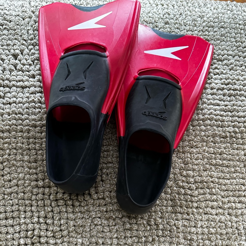 Speedo swim flippers XXS - youth size 1-3 🏊‍♀️